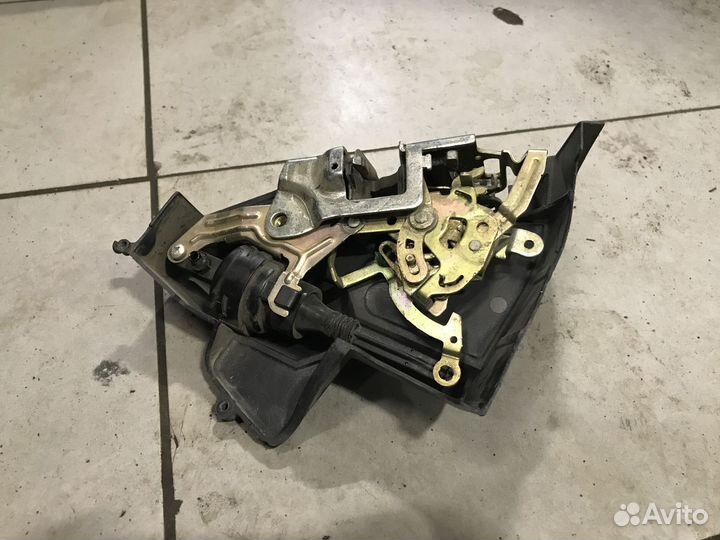 Замок двери задний левый mercedes W210 W202