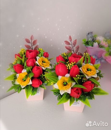 Букет тюльпанов и нарциссов из мыла