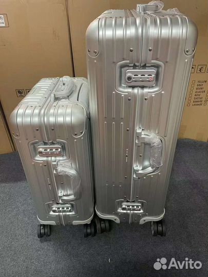 Чемодан на колесах Rimowa Original