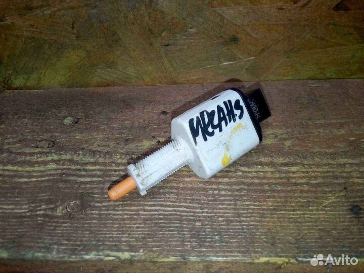 Датчик включения стоп-сигнала Renault Megane 3