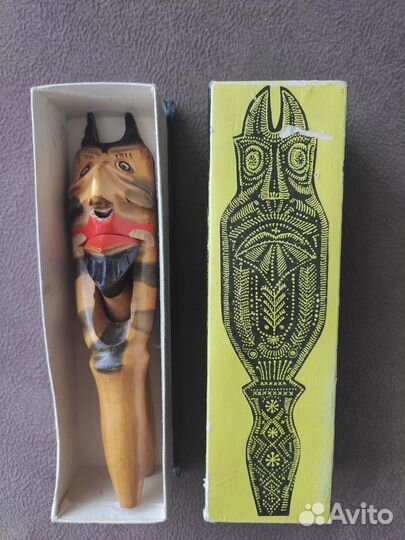 Орехокол, набор хохлома и учительская указка