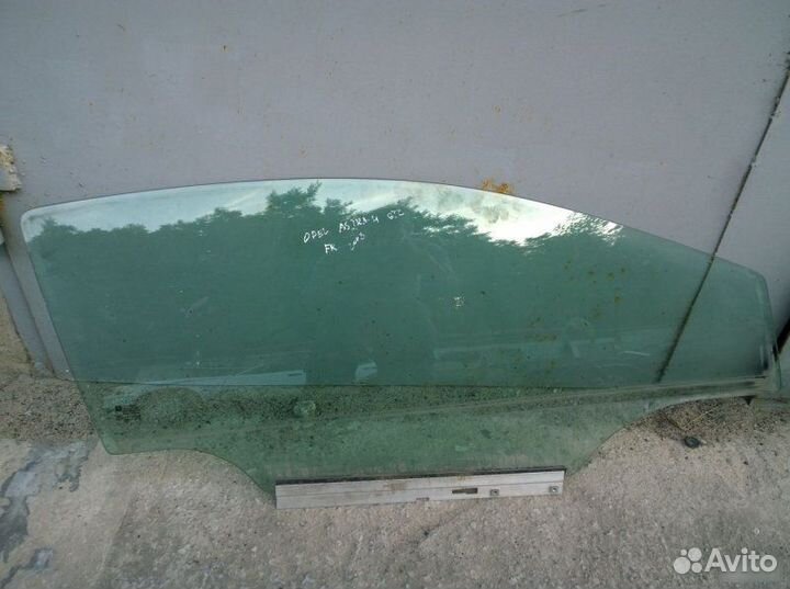 Стекло двери Opel Astra H
