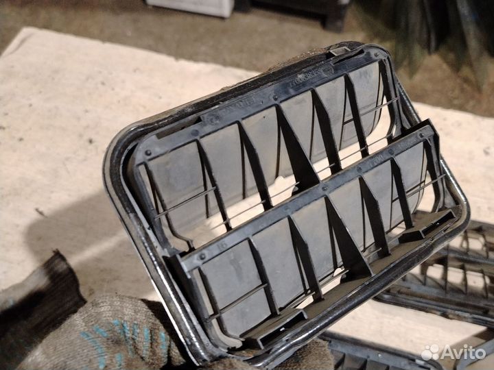 Решетка(клапан) вентиляции салона Ларгус