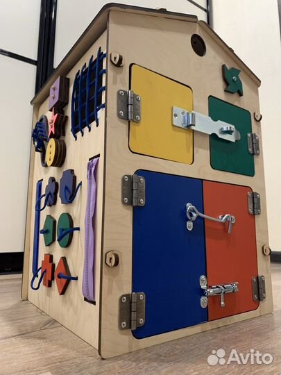 Бизиборд домик