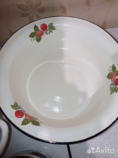 Кастрюля эмалированная