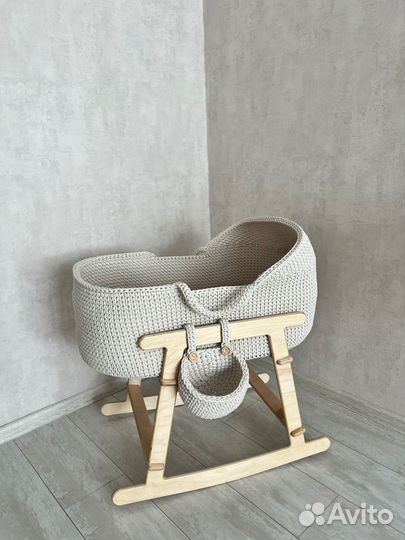 Детская кроватка люлька с маятником