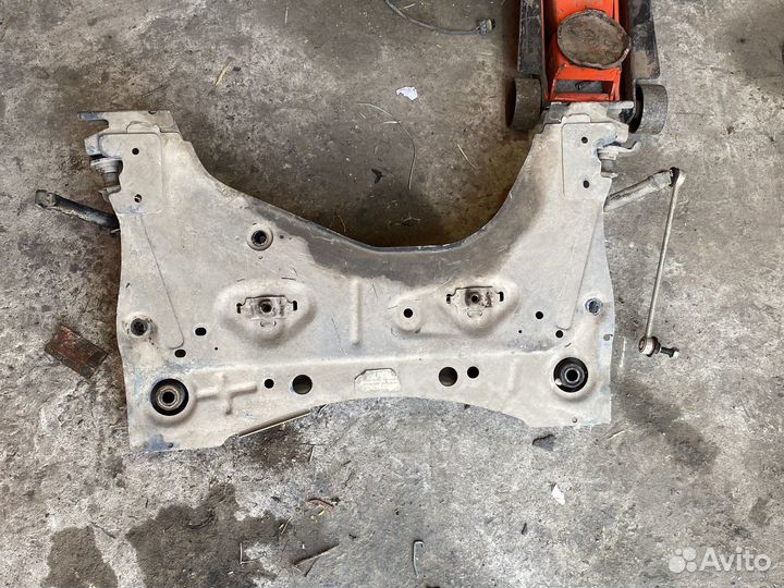 Подрамник Renault Scenic 2