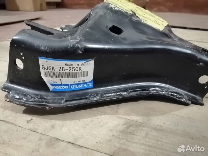 Рычаг продольный левый задней подвески