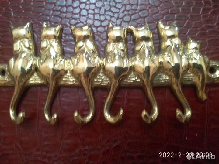 Вешалка с крючками кошкки цвет золото сделано из л