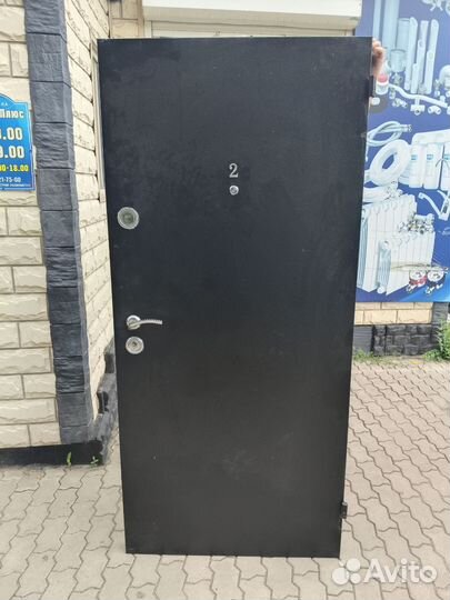 Дверь входная металлическая Б/у
