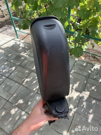 Подлокотник для Nissan Almera g15