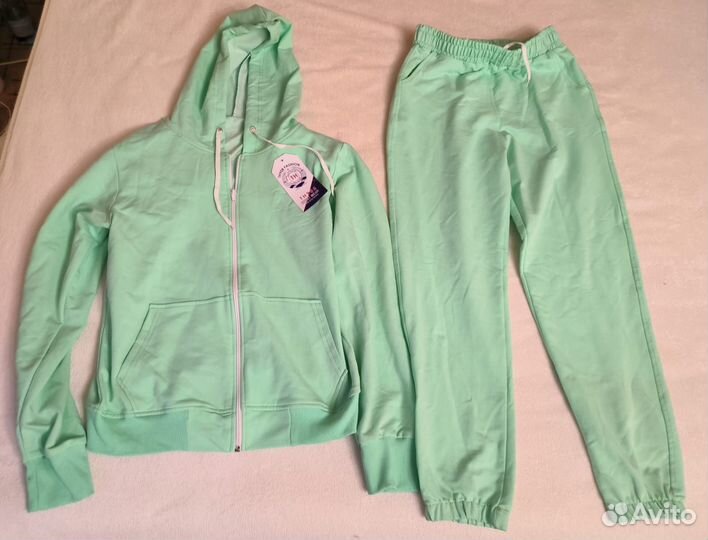 Спортивный костюм 164 новый для девушки
