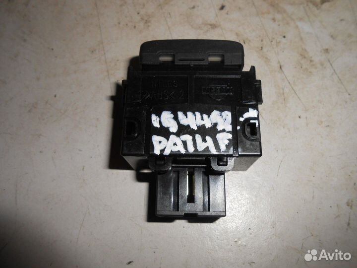 Кнопка ESP OFF (Nissan Pathfinder)