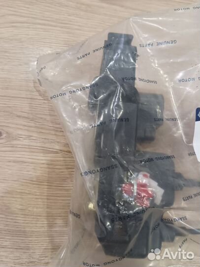 Замок двери передней правой 7122034001