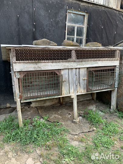 Деревянная клетка для кролика