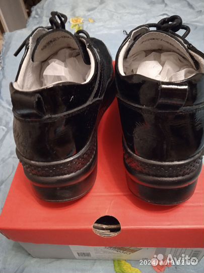 Кроссовки женские из натуральной кожи