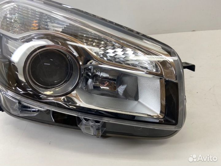 Фара правая Nissan Qashqai J10 2010-2014