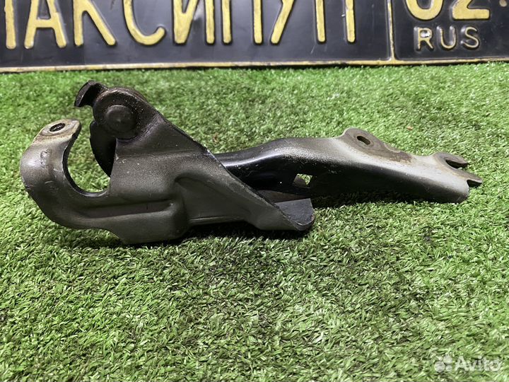 Правая петля капота Mazda cx-7