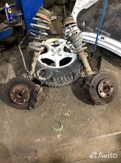 Кулак в зборе со ступицей стойкой и суппортом от м