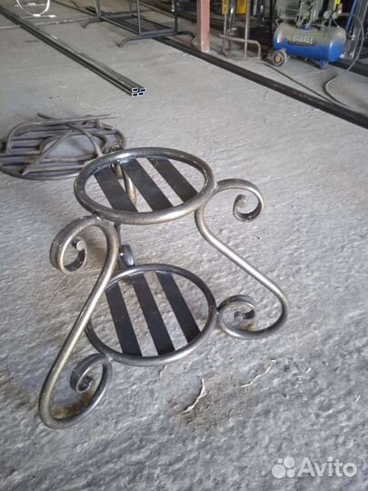 Подставка под цветы