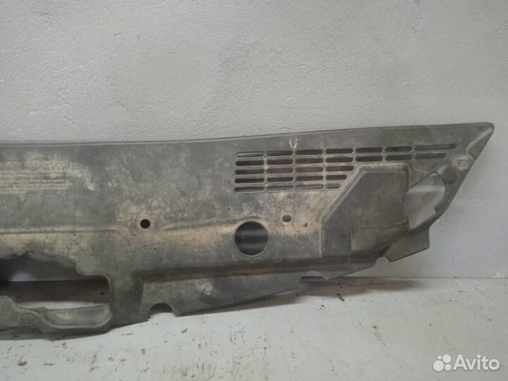 Накладка радиатора Toyota Corolla Verso 2008