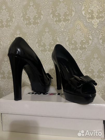 Туфли женские 39 размер черные