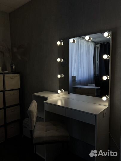 Рабочее место бровиста визажиста мастера маникюра