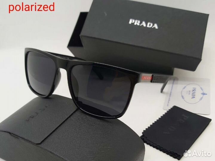 Солнцезащитные очки Prada