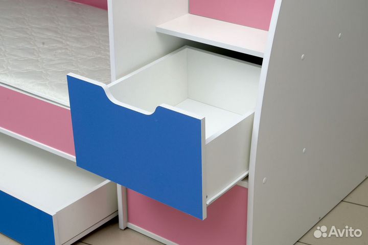 Детская двухъярусная кровать