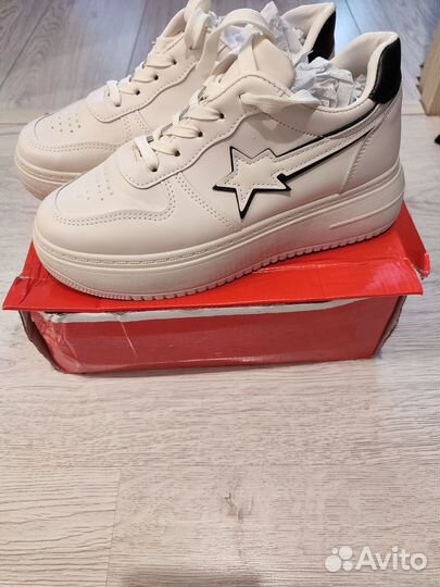 Продам кроссовки