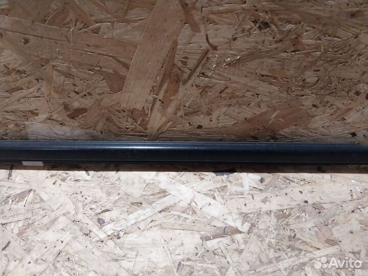 Молдинг стекла задний левый Nissan Primera P12