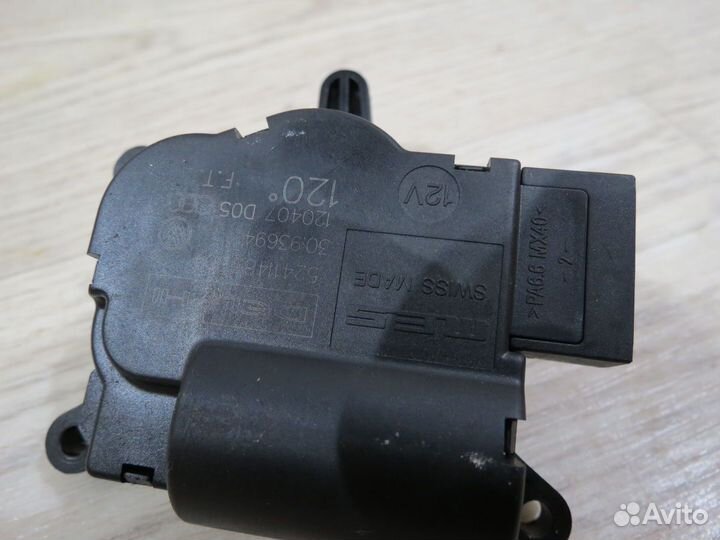 Моторчик заслонки отопителя Porsche Cayenne 957