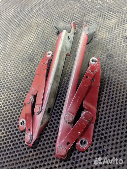 Петля капота Jeep Liberty KJ Либерти