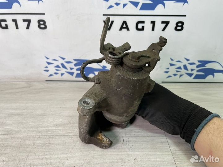 Суппорт задний правый Skoda Octavia A5 CDA 1.8 TSI