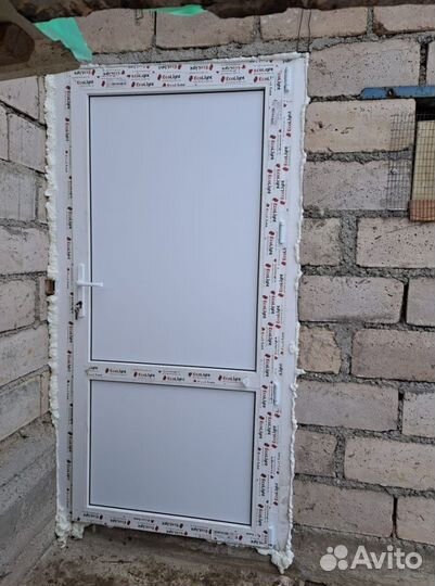 Пластиковая дверь в рассрочку