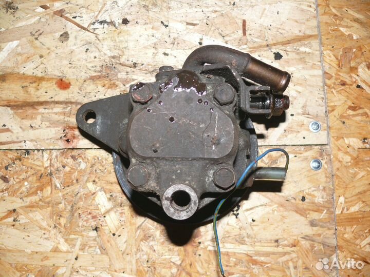 Насос гур Volkswagen Passat B-3 1,8 л ABS