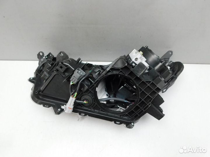 Фара правая Toyota RAV4