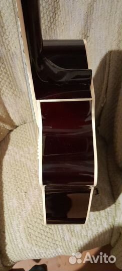 Акустическая гитара