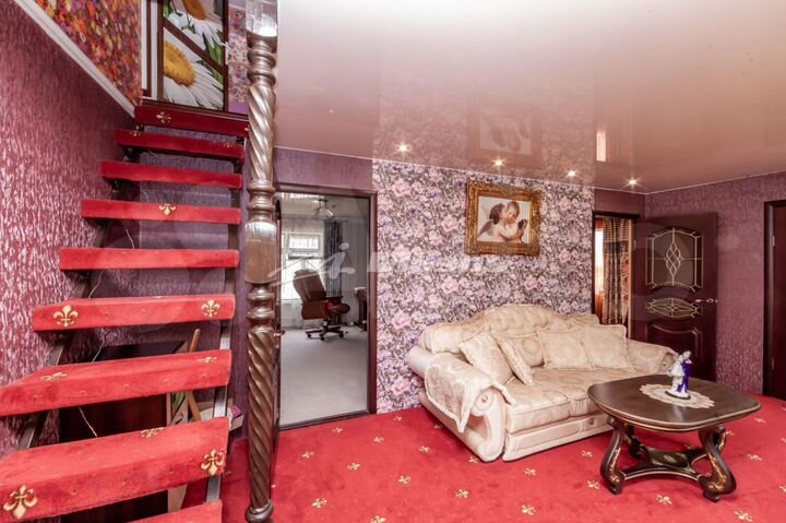 Три коммерческих помещения с домо