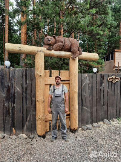 Медведь, фигура из дерева (кедр )