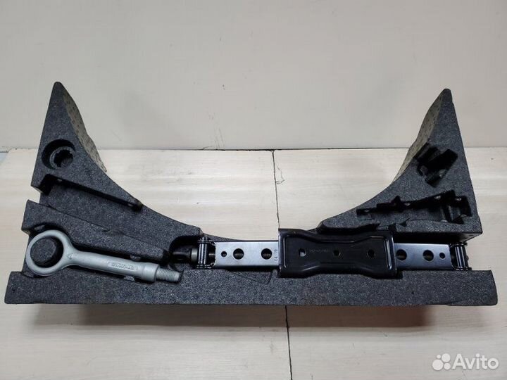 Ящик для инструментов задний Land Rover Velar 2019