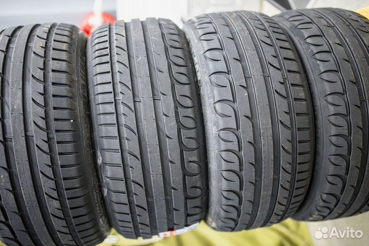 Tigar UHP Ultra High Performance 215/40 R17 87W