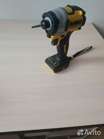 Ударный винтоверт Dewalt DCF 850