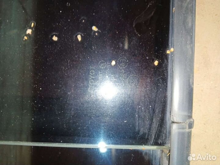 Стекло боковое Toyota Hiace 1996г