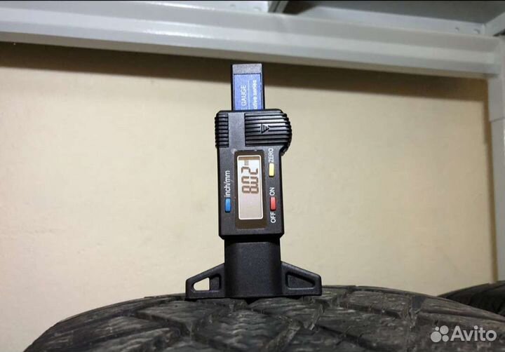 Continental ContiVikingContact 7 235/60 R17 106T