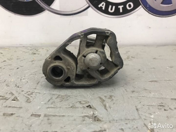 Крепление глушителя заднее левое Audi Q5 8R cdnc