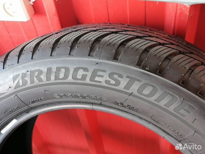 Bridgestone Blizzak LM-001 205/60 R17