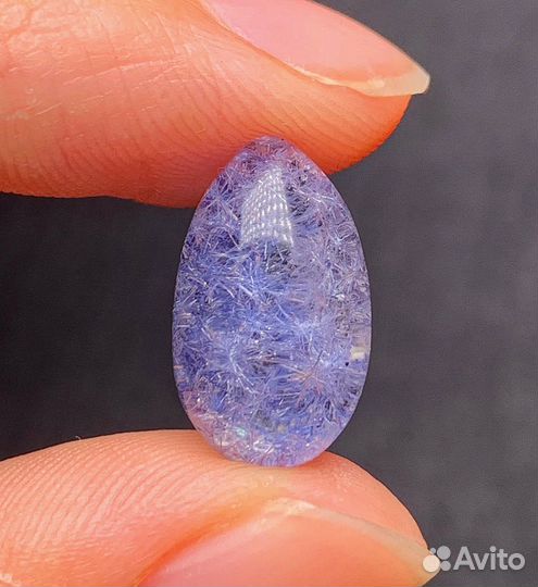 Редкий кварц с дюмортьеритом натуральный