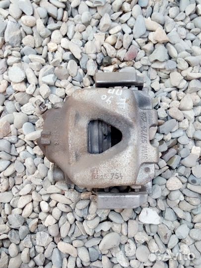 Тормозной суппорт BMW E90