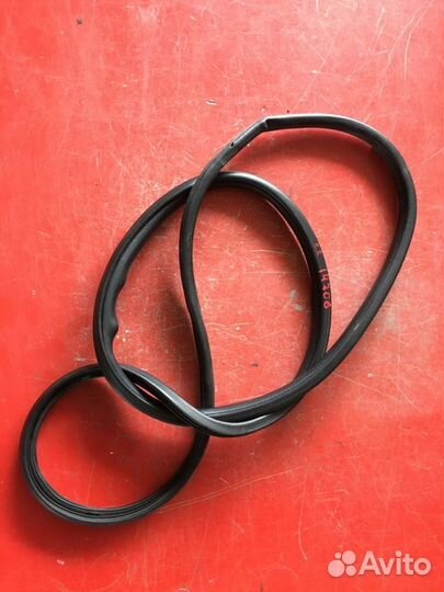 Уплотнитель проема двери задний правый Mitsubishi